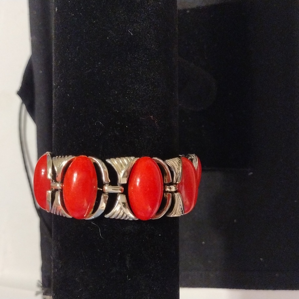 Vintage Coro Pegasus Gold Tone W/ Burnt Orange Lucite Stone Bracelet